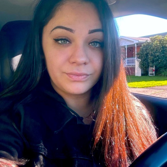 Meet your Posher, Lauren - Picture 1 of 1